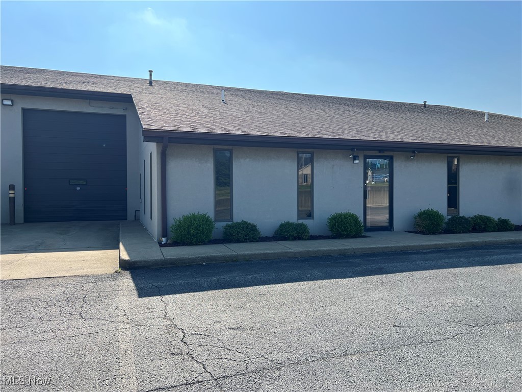 Great office and warehouse flex space located on main thoroughfare with high traffic count and easy access to freeway and turnpike. 840 square foot Office space consists of foyer, reception/welcome space, 3 offices and a half bath. 3,500 square foot Warehouse is 48.5 x 41.5 with 16' ceiling height, one front facing drive in door with 14' door and one rear loading dock with 8' door.