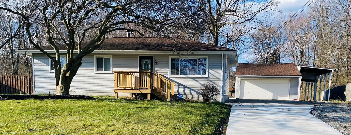 Wonderful ranch in Howland School District. Recently renovated with a whole lot of new in it (kitchen appliances, washer/dryer, bathrooms, etc.). The garage with RV carport will fit at least 4 cars, maybe more. Not a small city lot either, this property comes with a combined .73 acres. Make this house your home, but don't wait because the demand is sure to be high! Give me a call or text for an immediate showing before its gone!