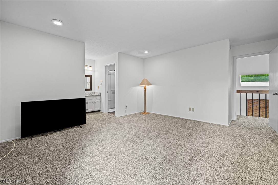 Edgarton Woods Condo - Residential