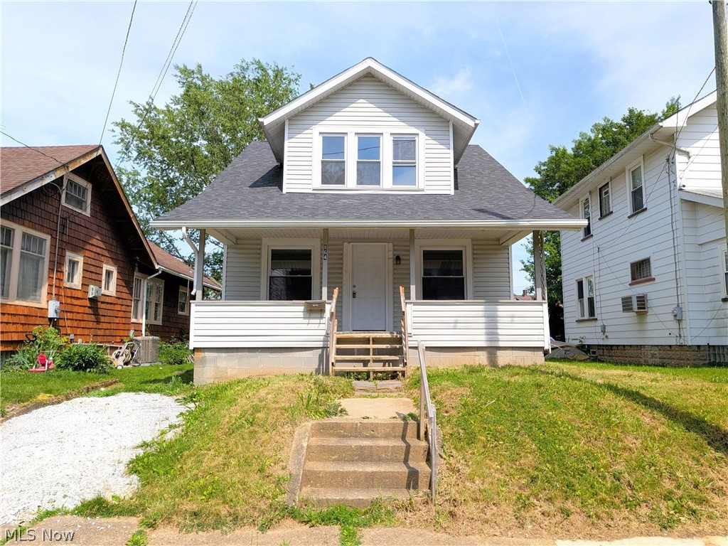 4-bedroom, 1.5-bath home located at 864 10th St NE in Massillon. Built in 1926, this home offers approximately 1,386 square feet with a practical layout that includes one bedroom and a full bath on the main floor, plus three more bedrooms and a half bath upstairs. Living areas are carpeted, with LVP flooring in the kitchen and bathrooms for easy upkeep. The stove and refrigerator stay with the home. Major updates include a new water heater and furnace in 2022 and a new main water and sewer line completed in late 2024, so the big stuff is already done. Situated close to downtown Massillon with a manageable lot, this one is ready to go. Schedule your showing today!