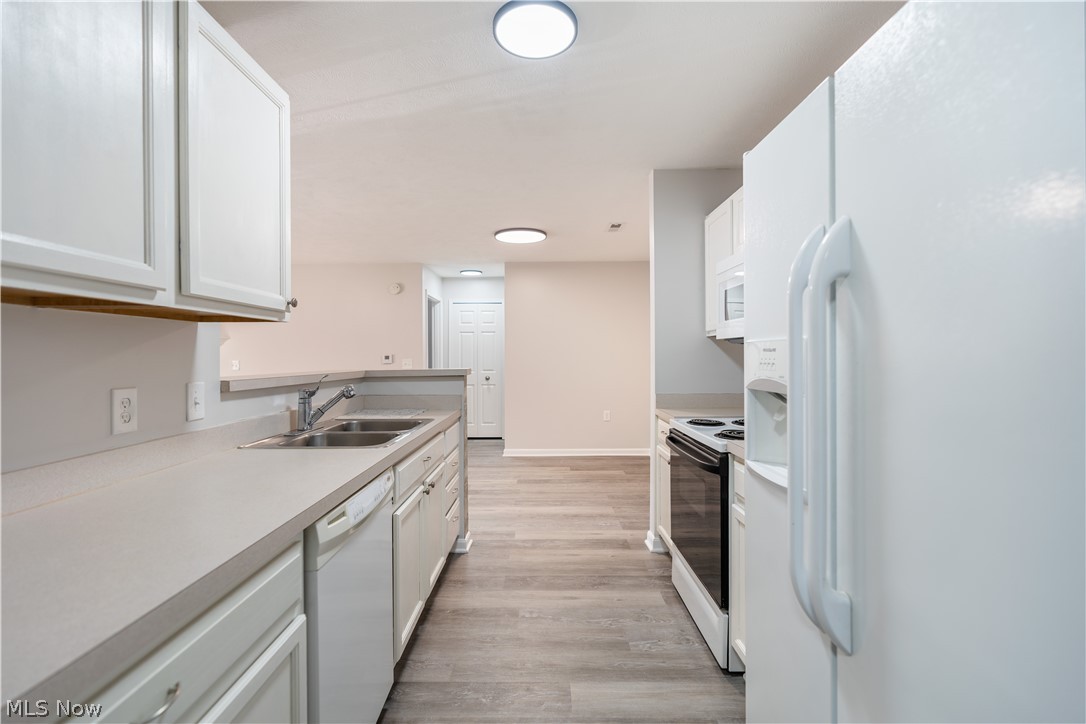 Lenox Village Condo Ph 02 - Residential