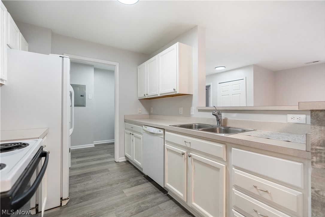 Lenox Village Condo Ph 02 - Residential