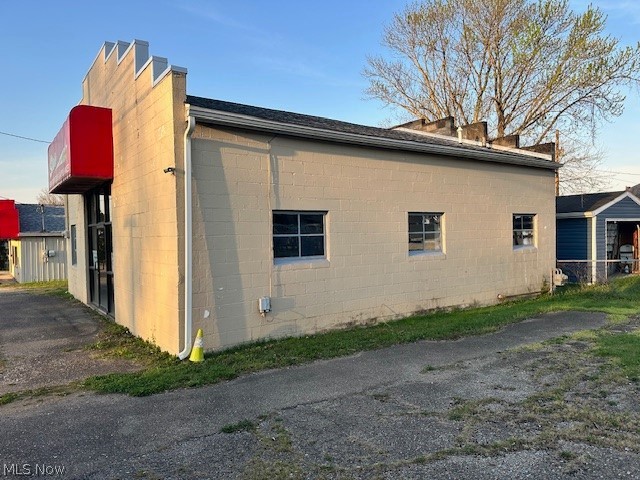 Leagues Add 02 - Commercial Sale