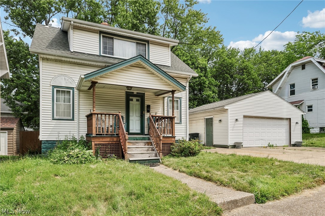 Colonial Homes - Residential