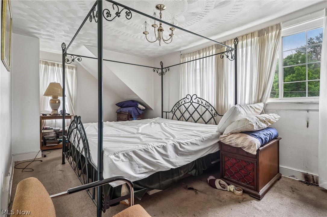 Colonial Homes - Residential