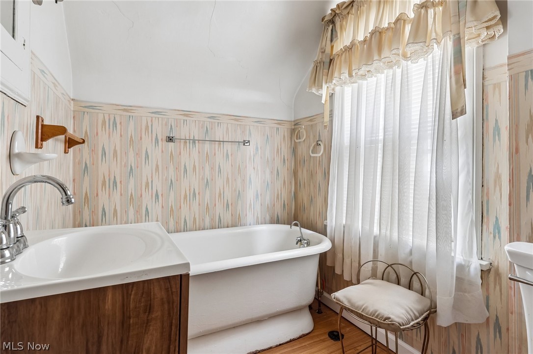 Colonial Homes - Residential