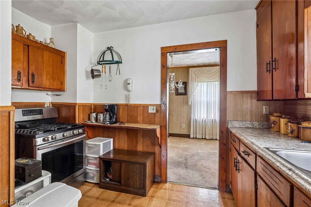 Colonial Homes - Residential