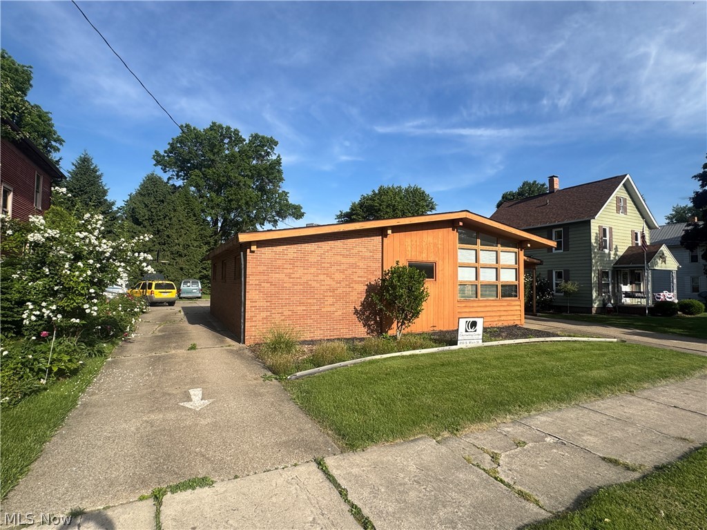 C D Swans Add - Commercial Sale
