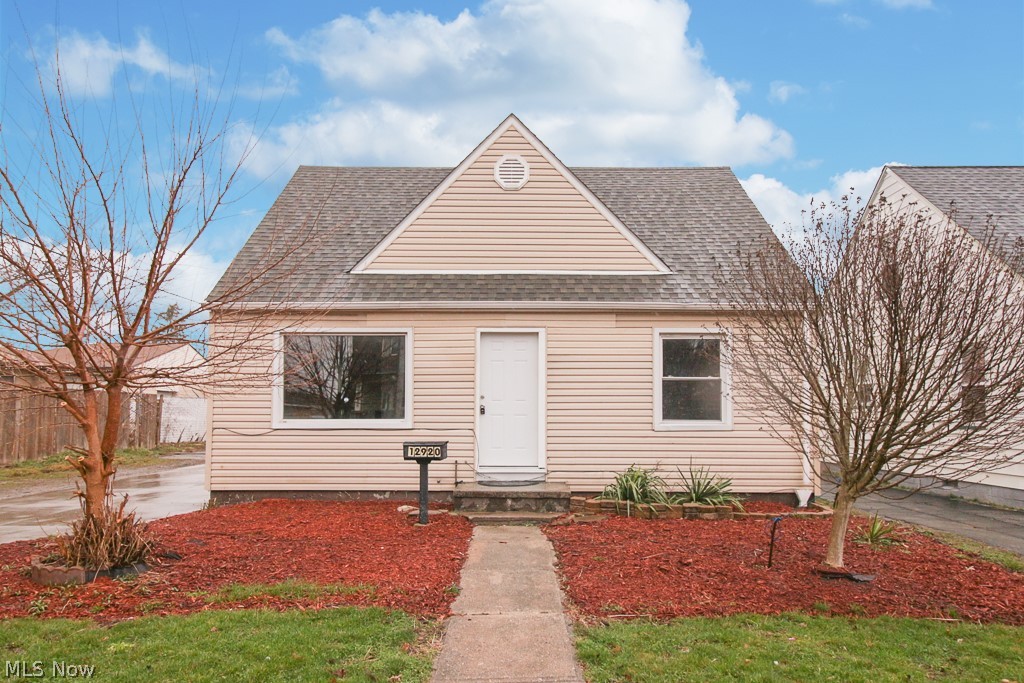 12920 Leeila Ave, Cleveland - Gorgeously Renovated 3 bed 1 bath home! //

$1065 rent/ $1065 deposit //
$49 application fee per adult //
NO SMOKING //
1 time $129 non-refundable set up fee paid at lease signing //

$30/month required resident benefit package; can include personal property/liability insurance for an additional $5/month for $35/month total //

All applicants are required to fill out a PetScreening application, found on our website/app before being processed. Even if you have NO pets - this app must be filled out. 1-2 pets OK w/ approved PetScreening & PetFee (Some breed restrictions apply). 1 time, non-refundable pet fee of $200-300 per animal applies to all pets & must be paid prior to or when you pay your 1st month rent. (No fee for qualified assistance animals) //

Our application is processed through secure site: Findigs. They require ID & income verification. Without this, your app will not be processed. They offer 24/7 chat support on their app directly i
