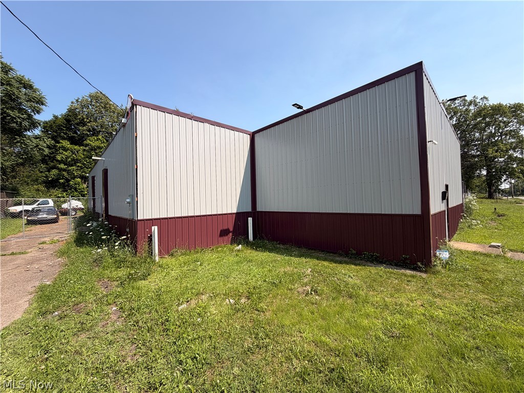 City/Youngstown - Commercial Sale