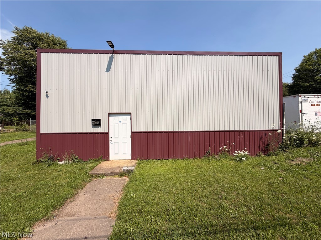 City/Youngstown - Commercial Sale