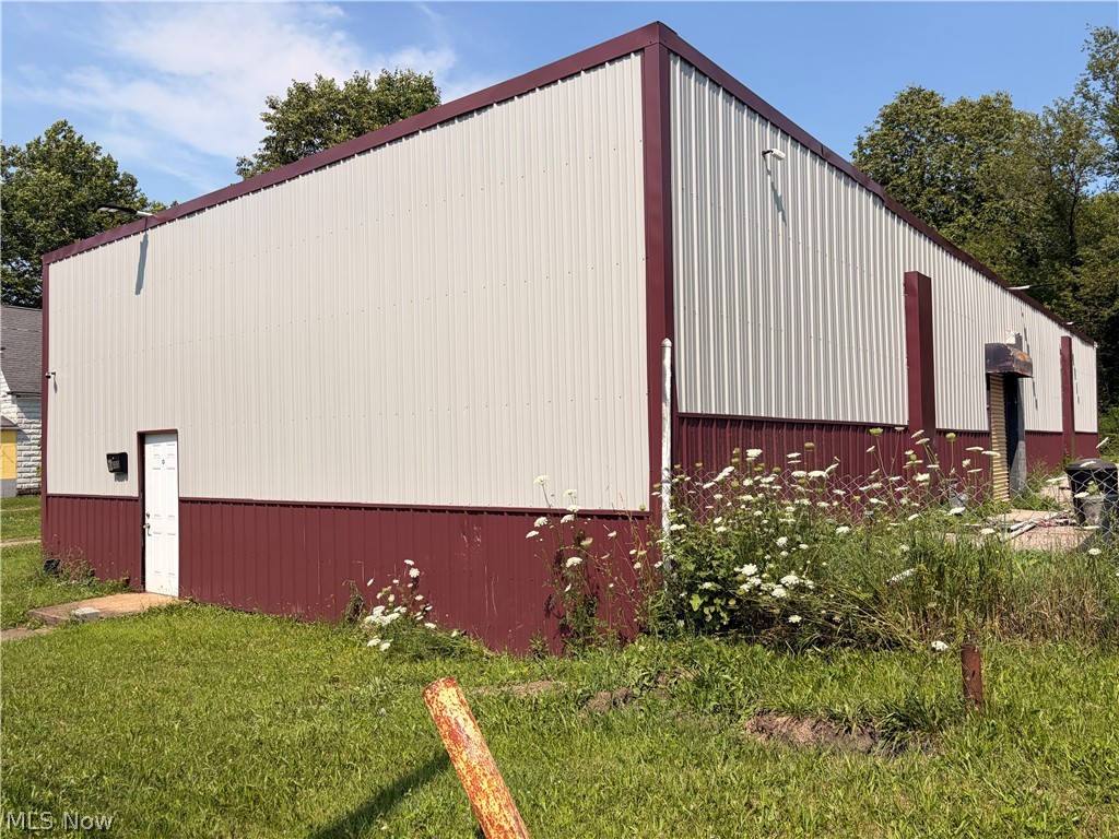 City/Youngstown - Commercial Sale