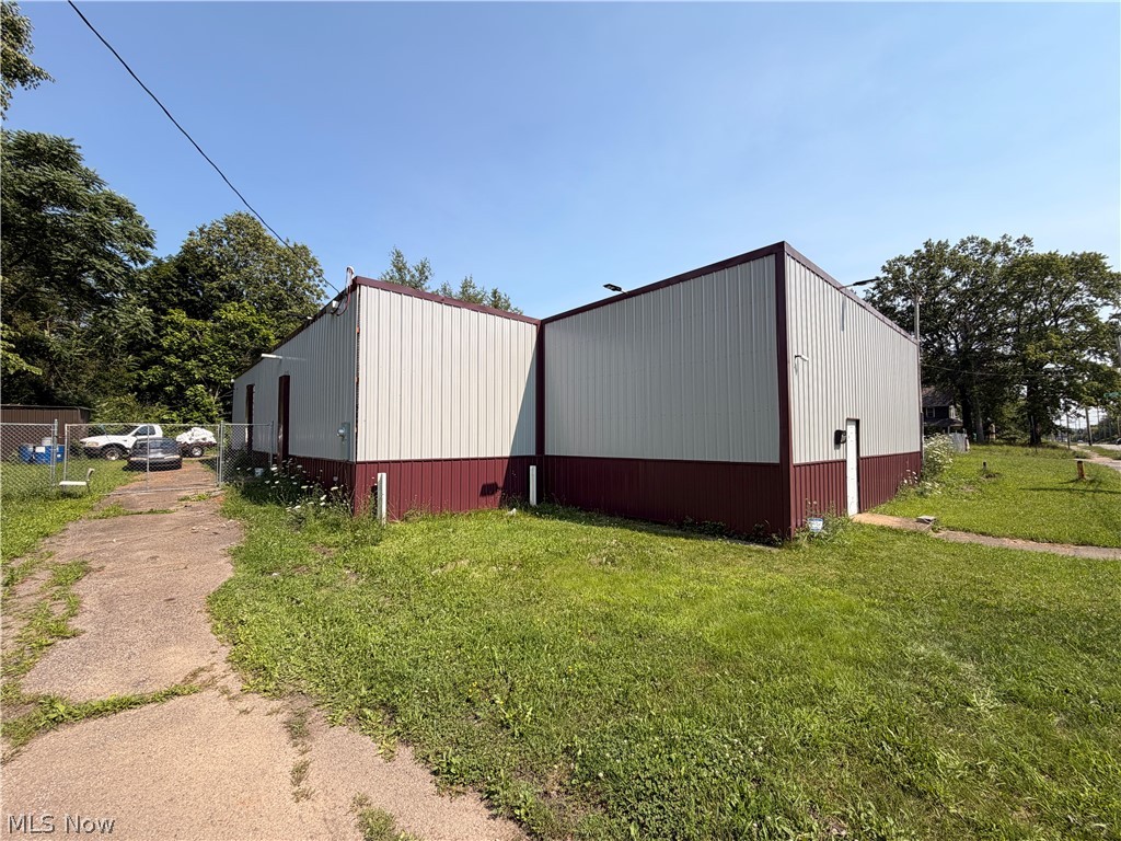 City/Youngstown - Commercial Sale