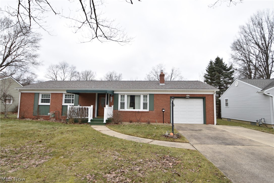 Great ranch home in Applewood Acres area!  Many updates and move in ready condition.  Awesome kitchen with center island and stainless appliances, 3 bedrooms (master bedroom has access to 1/2 bath), updated full bathroom with walk-in shower, one bedroom has laundry hookup available.  Don't miss the fantastic sun porch off the back of the garage!  Close to the swim club!