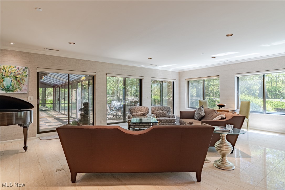 Point East Condo Ph 01 - Residential