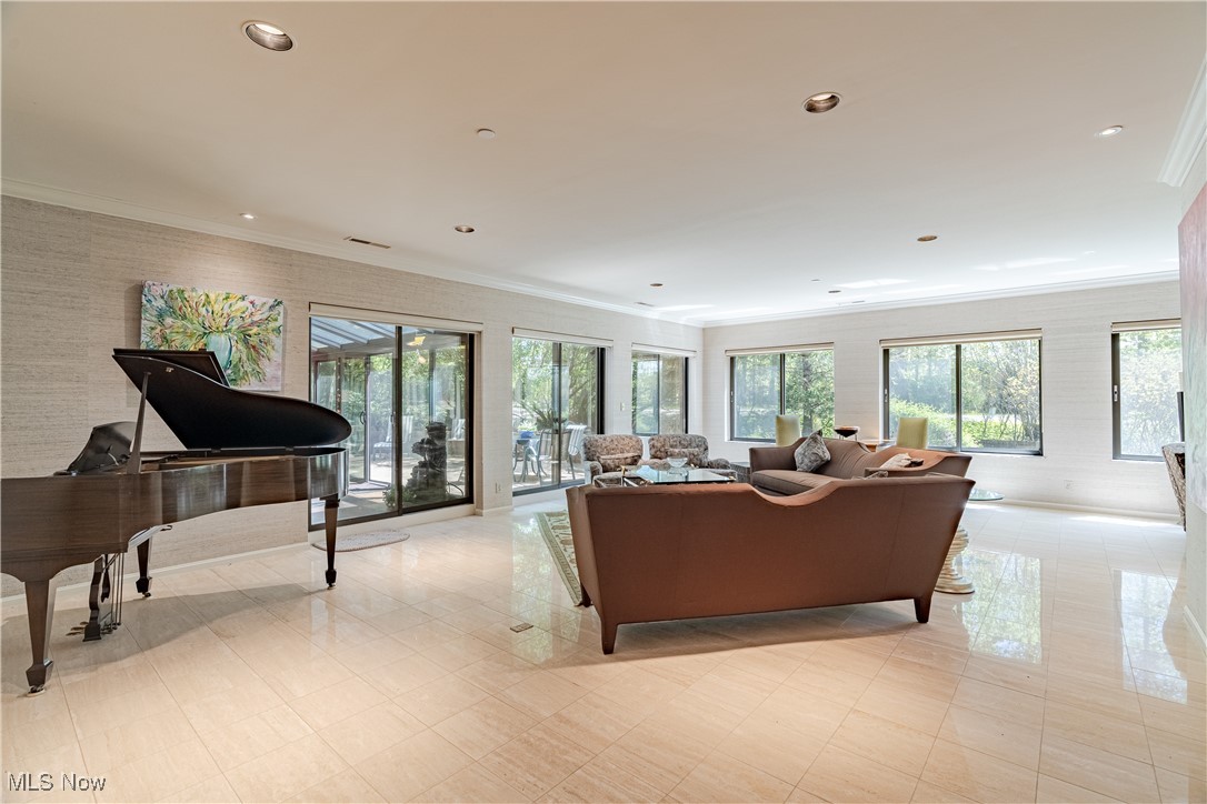 Point East Condo Ph 01 - Residential