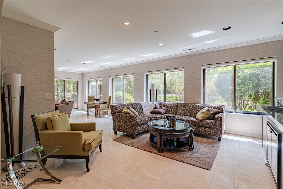 Point East Condo Ph 01 - Residential