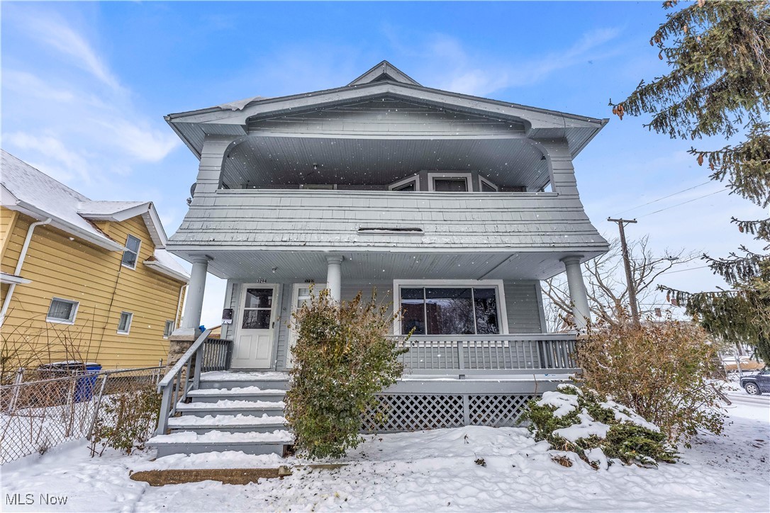 3292 W 105th St | Unit 3, Cleveland - Spacious 1-bed 1-bath multi-family home! //

$ 700 rent / $ 700 deposit //
$55 application fee per adult //
1-2 pets OK in this unit. After application pre-approval, a PetScreening is required for any animals to proceed with one of our properties; a PetScreening affidavit is still required if you have no pets. (Some breed restrictions apply per HUD guidelines). //
NO SMOKING //
1 time $139 non-refundable set up fee paid at lease signing //

$35/month required resident benefit package; can include personal property/liability insurance for an additional $10/month for $45/month total. //

After application Pre-Approval 1 applicant per household application is required to fill out a PetScreening application, before being about to proceed with placing a Reservation Fee for one of our properties.  You will receive a pre-approval for your application and in order to proceed, the PetScreening is required. Even if you have NO pets - this application must be filled out. One time, non-refundable pet fee of $250-600 per animal applies to all pets & must be paid before or when you pay your first month rent. (No fee for qualified assistance animals). //

Our application is processed through secure site: Findigs, and they require ID and income verification. Without this, your application will not be processed. They offer 24/7 chat support on their application directly if you have any questions. //

BEDROOMS: 1 //
BATHROOMS: 1 //
APPLIANCES PROVIDED: Fridge & Stove provided upon move in. //
UTILITIES / RESIDENT RESPONSIBILITY: Resident pays gas and electric and is responsible for snow removal. //

Serious inquiries only.