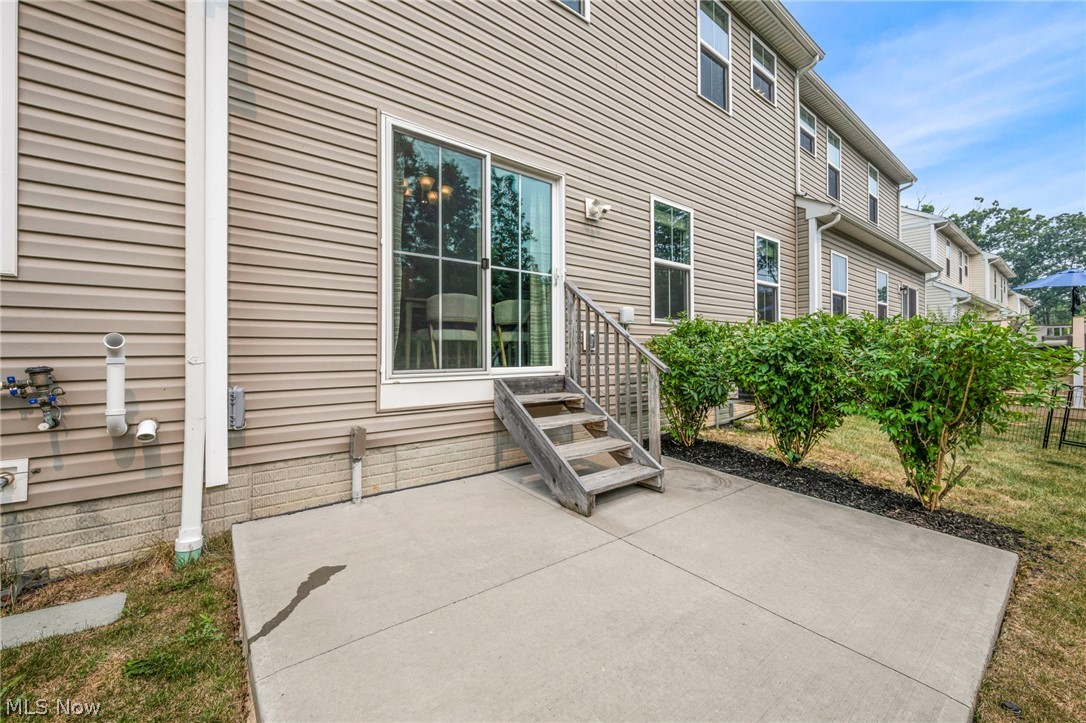 Hillshire Woods Condo 2 Ph 1 - Residential