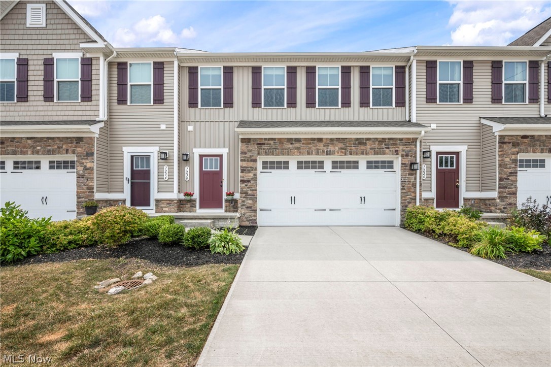 Hillshire Woods Condo 2 Ph 1 - Residential