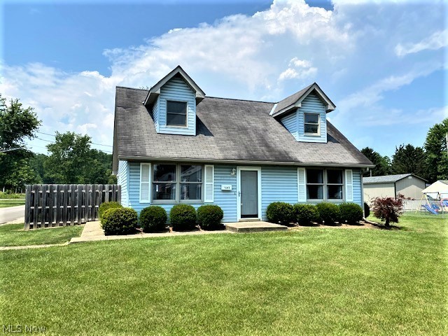 Nice clean 3 bdrm., 1 1/2 bath house, newer carpet, washer and dryer hookups, patio w/privacy fence.  900 a month 900 deposit.  NO Pets and NO smoking.
Must pass background check.  Application fee is $35 per adult.  No short term leases.  One year lease minimum.