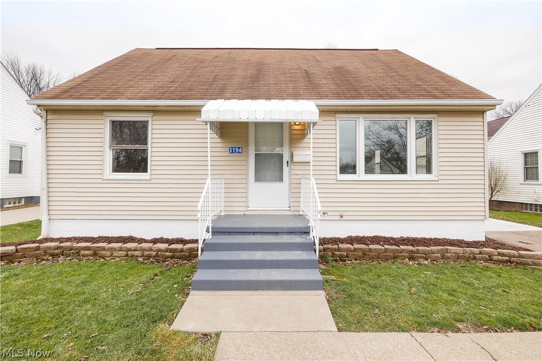 Stunning 4 bedroom home in a great neighborhood backing up to Perry Park! Home has been updated and is something you don't want to miss! Inside you will find an inviting living area with an open floor plan leading to your brand new kitchen with SS appliances that stay with the home. Off of the kitchen you will find a fully renovated full bath with a tiled shower. 2 bedrooms are also on the main floor. Head upstairs to 2 bedrooms, 1 on each side of the home that could be turned into a 1 bedroom master suite! Don't miss out on this opportunity to live in such a great home!