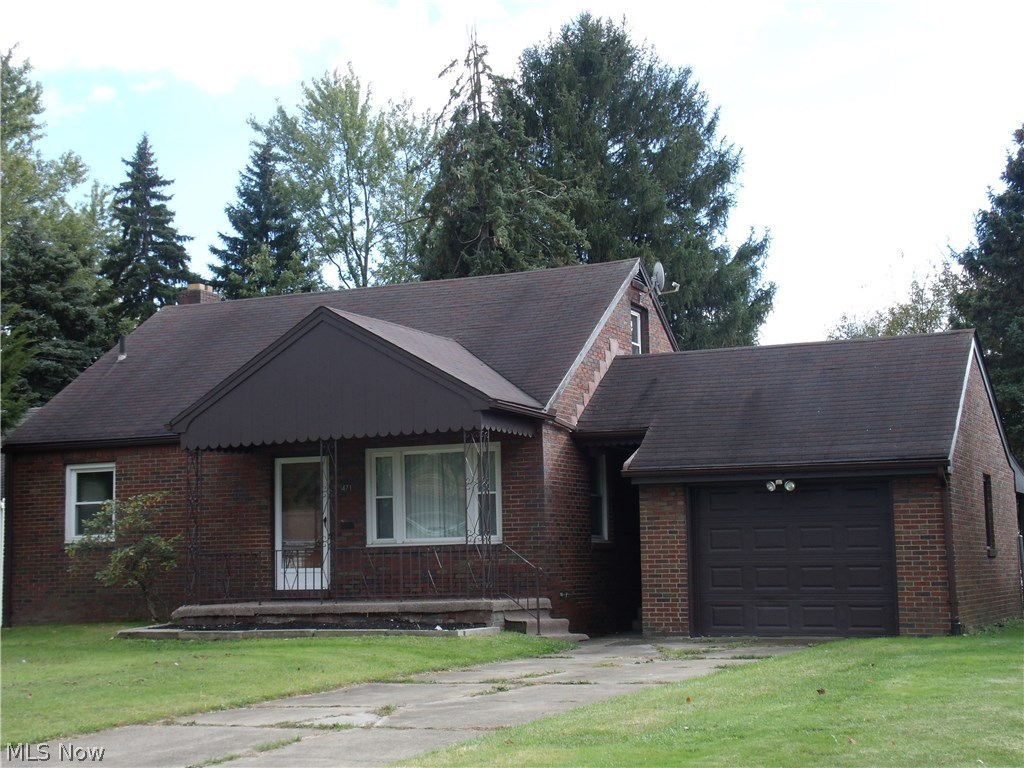 A must see...Nice Brick -3 Bedroom, 2 full bath home in Campbell. Great floor plan. Ceramic flooring in Kitchen w/ separate dining area. Hardwood floors and cove plaster ceiling gives this home added character. Large family room - 2 bedrooms on main level 1 large room up.  Main bath has new vanity, ceramic tiled floors and ceramic tub and shower surround. Vinyl replacement windows throughout, hardwood floors in 2 bedrooms  -and the large upstairs spacious bedroom has new carpeting..Finished basement has carpet in the with rec room area - there is a separate bedroom and also has a full bath that with surround tiled shower & new vanity. Updated breaker box, Air Conditioning and a New Furnace was just installed . Attached covered Patio and  fenced in breeze way- the entire back yard is also fenced in ...convenient if you have a furry friend! Call today to schedule an appointment.