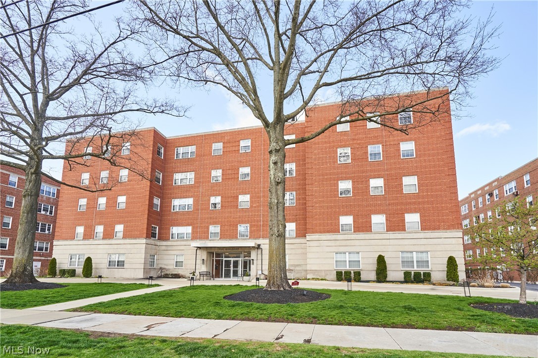 Diplomat Condo - Residential