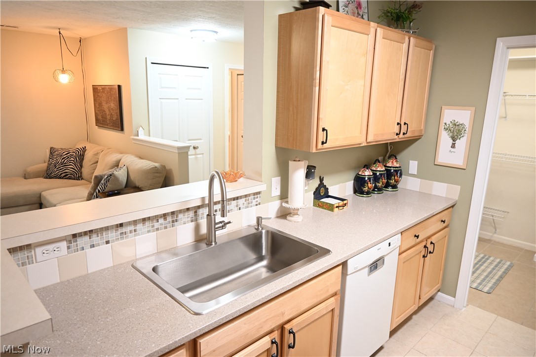 Lenox Village Condo Ph 02 - Residential