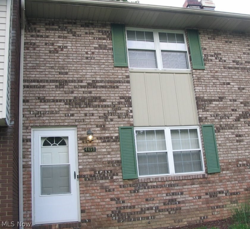 Come & see: 4452 Sandelwood Drive, Kent, OH 44240 Two bedroom, 1.5 Bath Townhouse condo in Sandelwood. Updated eat-in kitchen with all appliances, large living room with wood burning fireplace, full basement includes washer & dryer, private backyard patio and remodeled baths!  Close to Interstate 76, KSU, NEOMED & shopping. Why rent when you can own!
