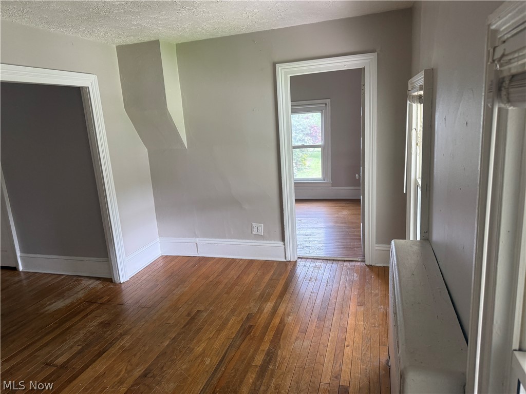 Large one bedroom apartment in a 5 unit building. Owner pays all utilities except electric.  

Call 419-366-6336 for appointment to view