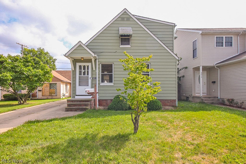 3011 Heresford Dr., Parma - 4 bedroom 1 bathroom single family home!

$1,165 rent / $1,165 deposit
$25 application fee per adult
1-2 small pets OK with approved PetScreening and PetFee. (Some breed restrictions apply per HUD guidelines).
NO CMHA / NO SMOKING
1 time $69 non-refundable set up fee paid at lease signing

All applicants are required to fill out a PetScreening application, found on our website directly on the application before being processed. Even if you have NO pets - this application must be filled out. One time, non-refundable pet fee of $200-300 per animal applies to all pets & must be paid prior to or when you pay your first month rent. (No fee for qualified assistance animals).

Spacious 4 bedroom 1 bathroom single family home that offers a large living room that leads to the eat in kitchen that features a stove/fridge for the resident to use! Home has large unfinished basement with additional storage space and washer/dryer hook ups! Detached 1 car garage,