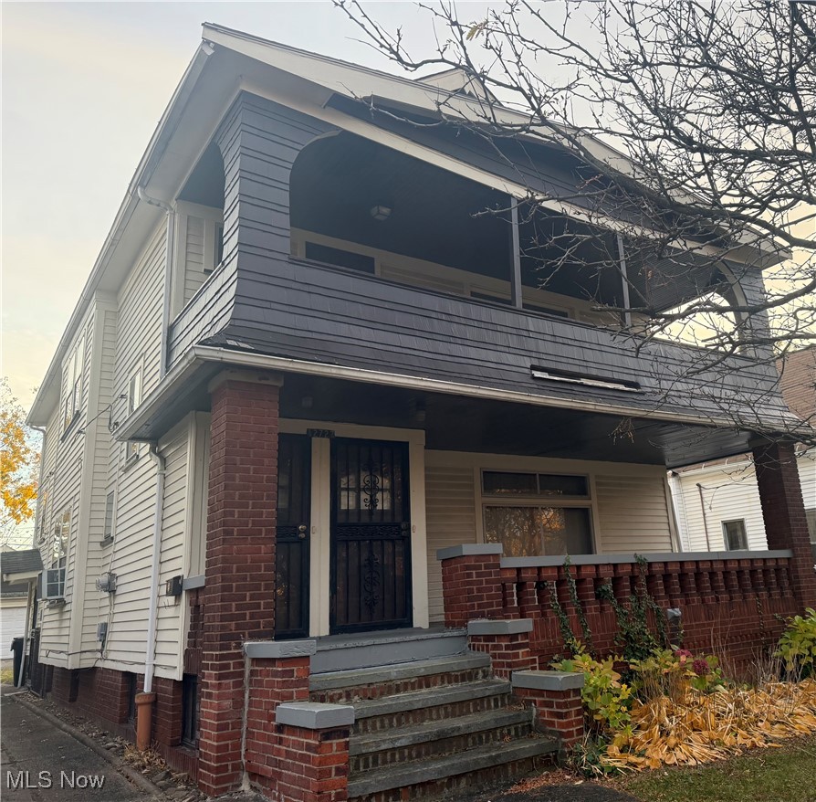 Welcome to 12722 Holborn. This stunning multi family home is perfect for investors or those looking to live in one unit while renting.
Each unit has its own separate entrance, kitchen, bathroom, 2 bedrooms, living and dining room. Two car detached garage. Just minutes away from schools, hospitals, shopping, and entertainment. Schedule a tour today.