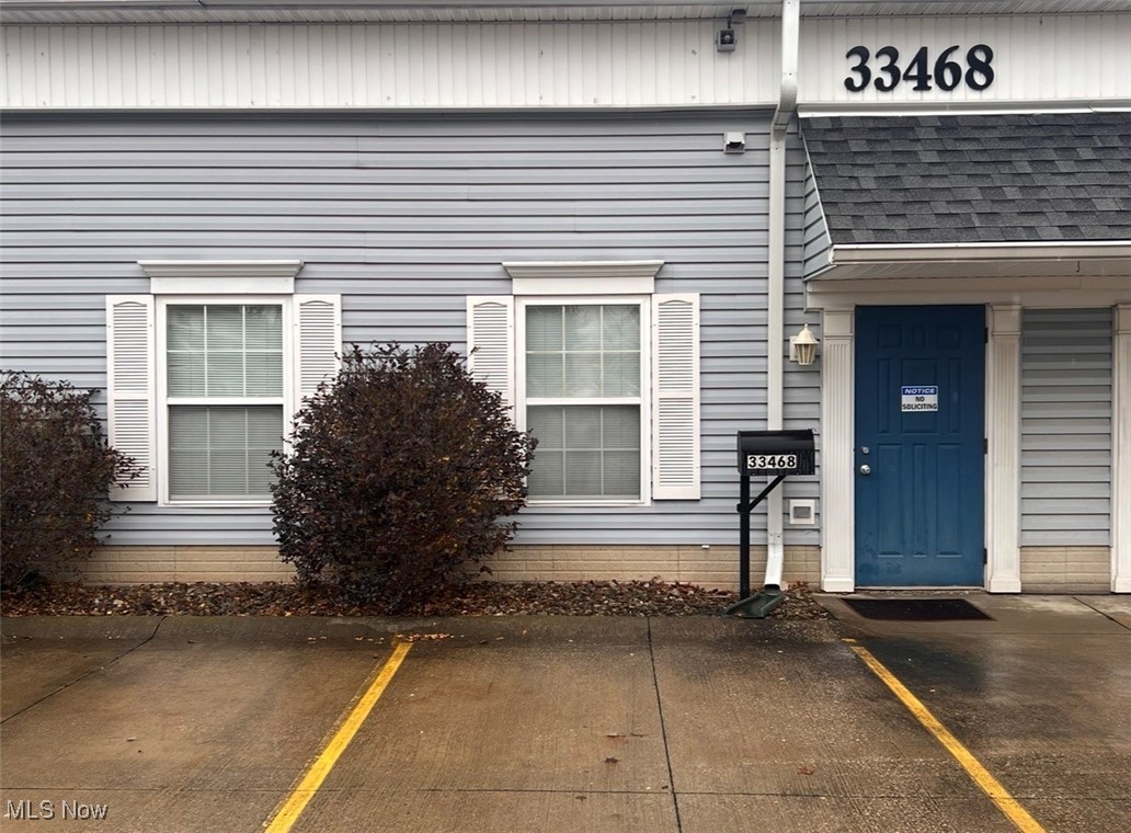 Well-maintained condo-style commercial unit offering approximately 2,100 square feet of versatile space, ideal for mixed-use or flex
operations. The unit features three private offices along with an enclosed warehouse area, providing an excellent balance of
administrative and functional workspace. A shared bathroom is located within the unit for added convenience. This property offers
ample interior space, flexible layout options, and is well-suited for a variety of uses including office, light industrial, storage, service
businesses, or owner-occupant operations. Located within a professional commercial setting with easy access and strong usability. An
excellent opportunity for businesses seeking flexible space or investors looking to add a functional commercial asset to their portfolio.