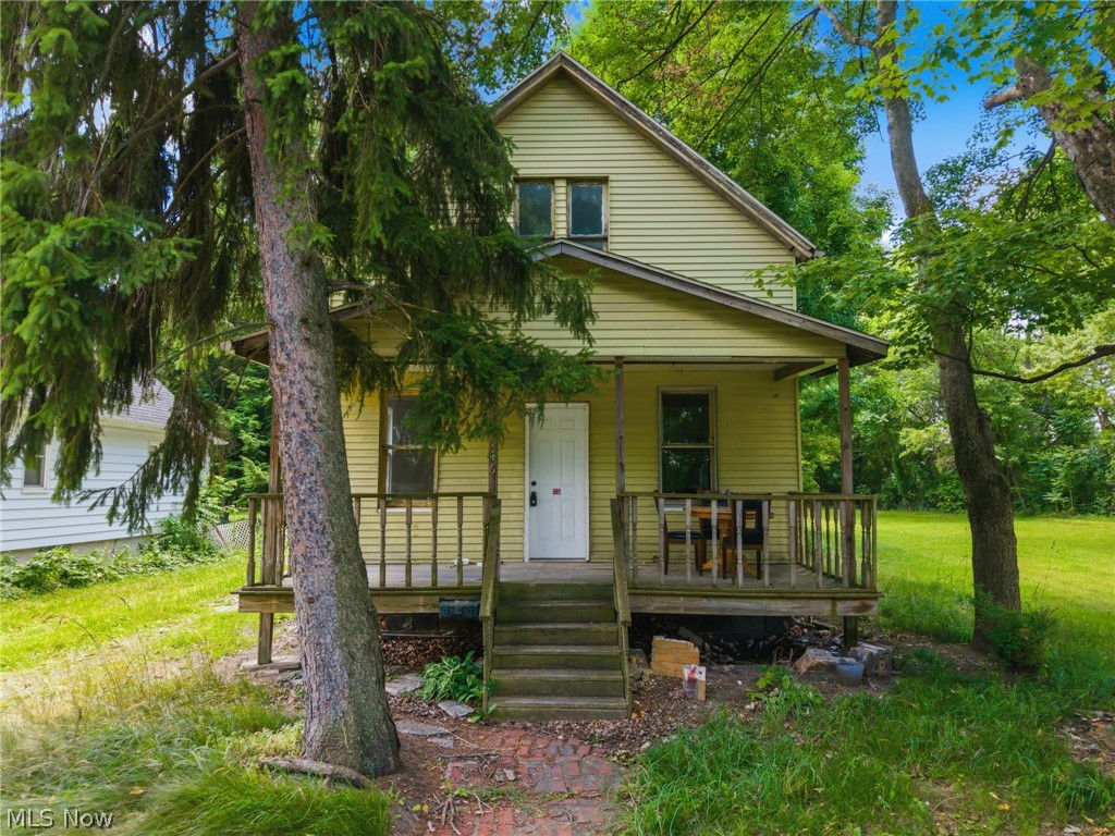 Are you looking for a new place to call home or your next investment property? This fully remodeled property is ready for a new owner! New Windows will be installed prior to closing! Schedule a showing today!