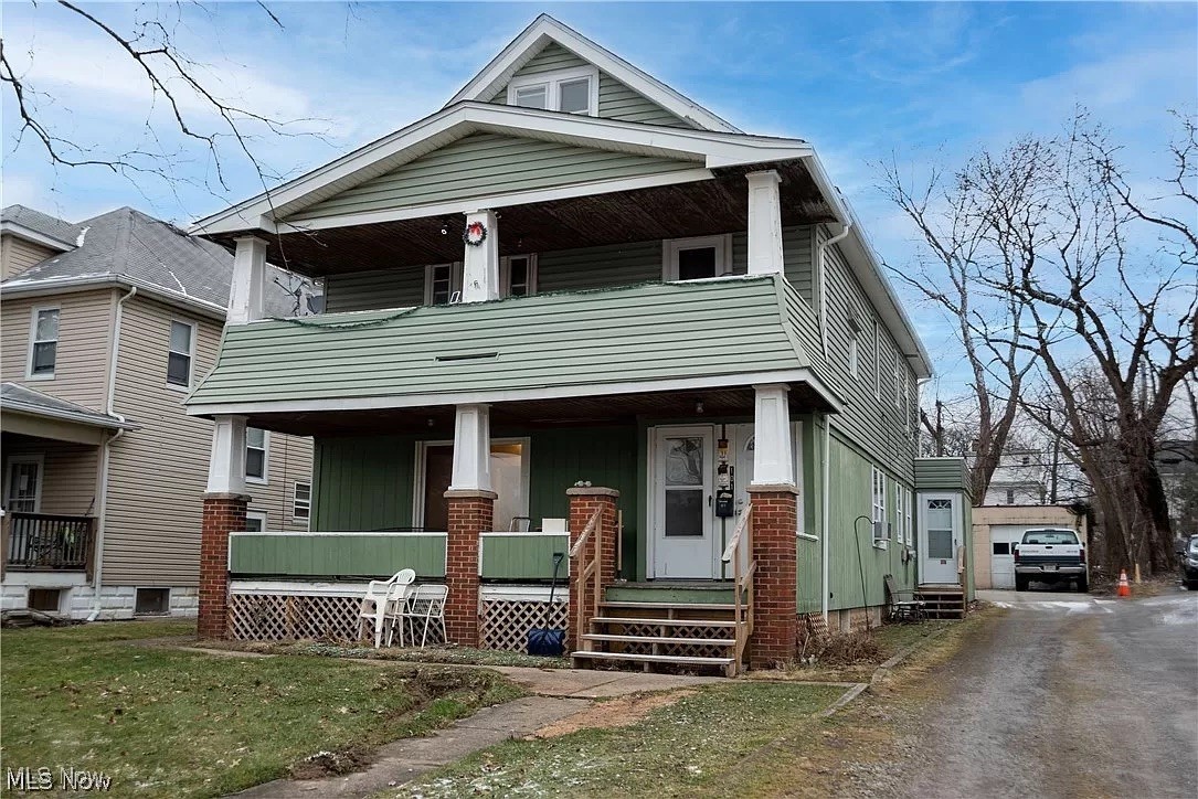 Come see this spacious, recently painted 1 bedroom apartment located on a park view street. Vinyl flooring, garage parking,with a fridge and stove included. Rental requirements:Credit score of 600+. 500 - 600 is considered conditional.Less than 3 items in collections, excluding student loan and medical. Monthly income of 2.5 times the amount of the monthly rent.Thorough Eviction Check. $50 Non Refundable App Fee for all Adults who will be occupying the property.Applications can only be completed online.Typical Security Deposit equivalent to one months rent, pending results of background checks. Tenants must have the electric and gas transferred into their name and obtain renters insurance prior to receiving keys to the property.Tenant pays gas and lights. $35 per month for water and sewer

Tenants responsible for electric and gas and pay $35 per month for water and sewer