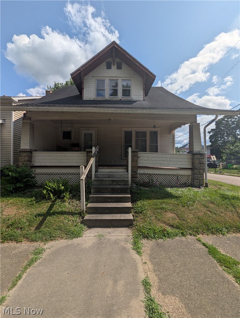 Call today to view this 3 bedroom 1.5 bath home located right in the middle of Coshocton. Whether you are looking to purchase your first home, downsizing or looking for an investment property this home has plenty of potential.
