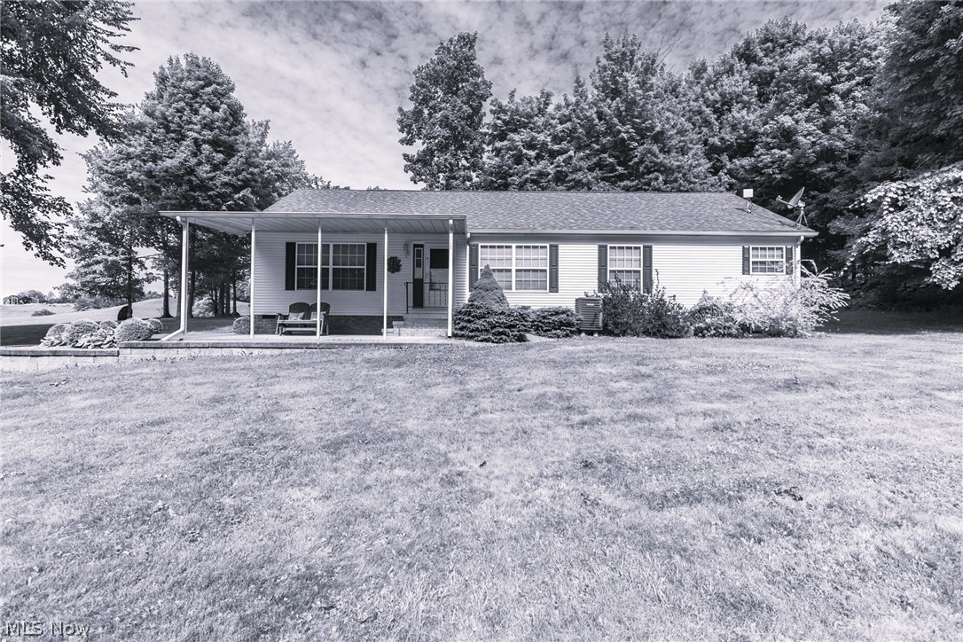 This ranch style, modular home in United Local Schools has everything you've been waiting for! Ranch...check! 3 bedrooms...check! An acre of land...check! Easy one floor living.. check! Lake access.. check! Nice sized family room for relaxing evenings. Dining room is perfect for family dinners. Ready to feel pampered? Master bedroom has 2 walk in closets and master bath has a shower and a corner tub. Enjoy the views from your porch. Did we mention that you have access to the lake? This just keeps getting better and better. It's time to make your move.