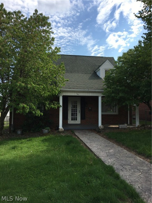 Cute!  So much potential in this Brick 4 bedroom 2 bath Cape Cod! New list includes: Plaster walls, Main floor Bathroom, Kitchen, Hot water tank, Stamped sidewalk.  Main floor living room and bedroom's hardwood floors have been refinished.
Motivated Seller!