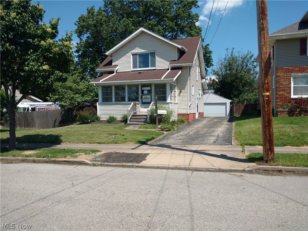 Spacious 2 Bedroom colonial, formal dining room, double garage.  Fenced yard provides privacy for entertaining on the deck.  Nice kitchen.