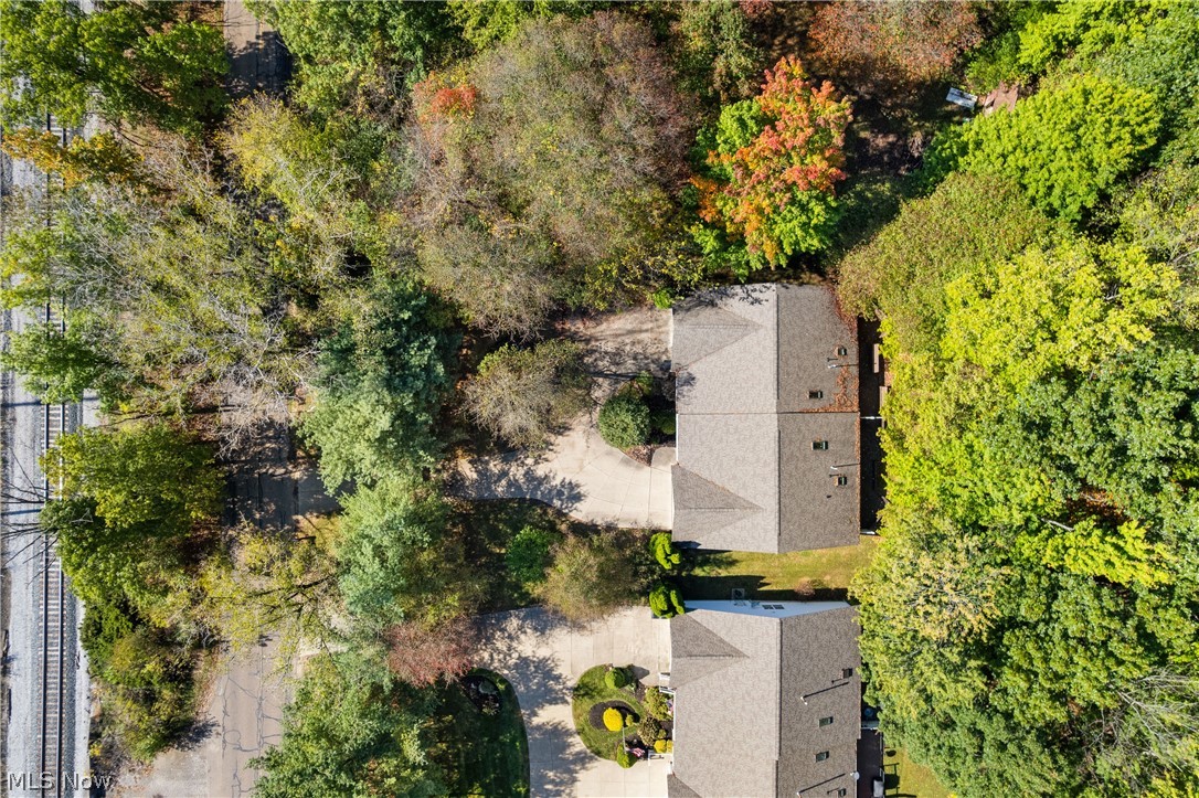 Echo Woods Condo Sec F - Residential