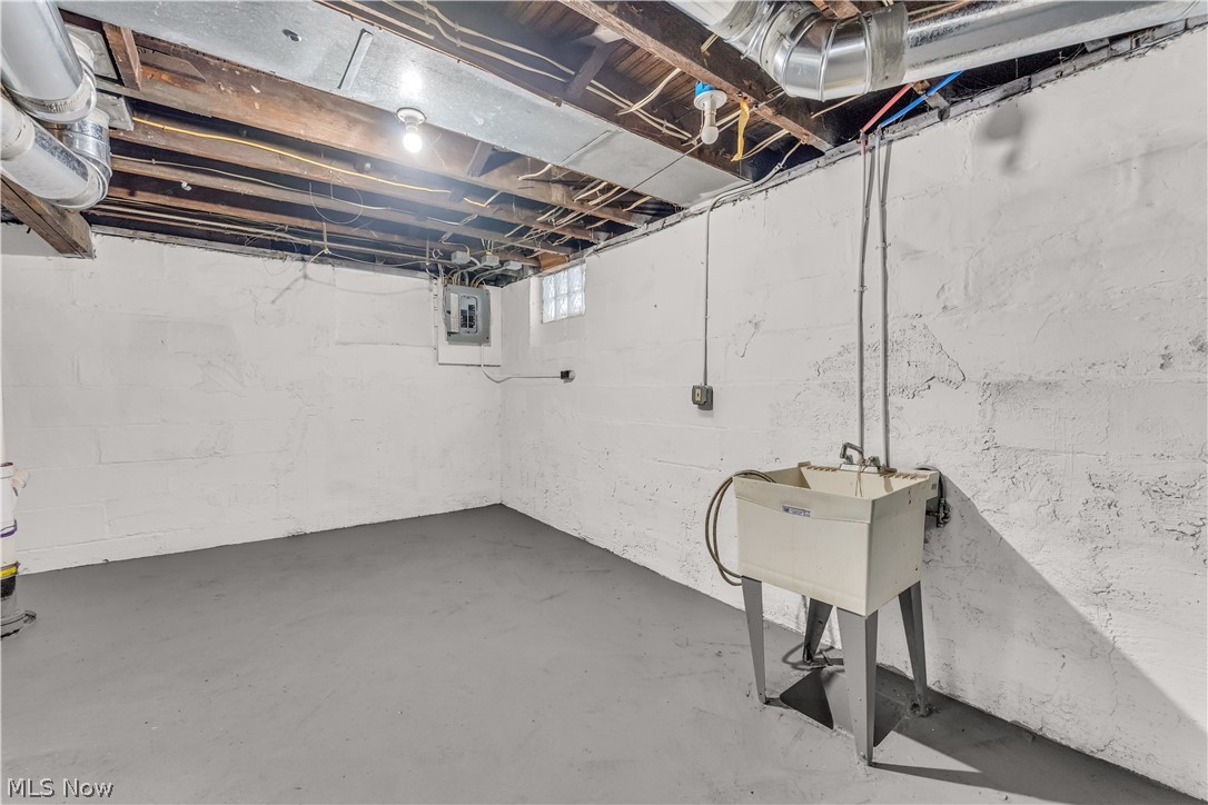 W T Mallo - Residential Lease