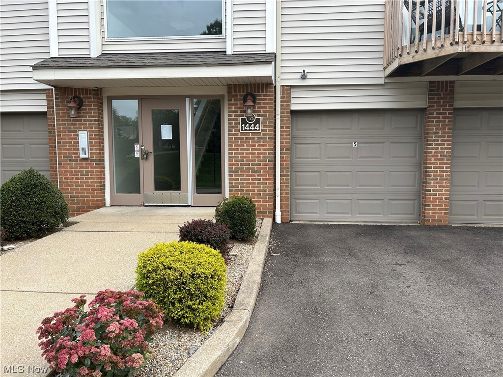 Spacious two bedroom, two full bath, in very nice condition with no steps.     First floor laundry with washer and dryer.     Walk through main entrance no steps.  
One car garage with door open and storage area is on same street level.   Nice appliances include refrigerator, range, dishwasher, microwave, and garbage disposal.    Move-in ready.   Very clean, freshly cleaned carpet.   Carpet new in 2022, brand new handicap toilets, new 2 inch blinds, new paint on all the walls
plus ducts cleaned out.  Brand new Modern easy-care laminate flooring in foyer, kitchen, bathrooms, and laundry areas.  
Good size closets   Large windows     Neutral decor    E side deck view     Immediate possession     Easy to show
42" main hallway - maybe an easy handicap accessible home