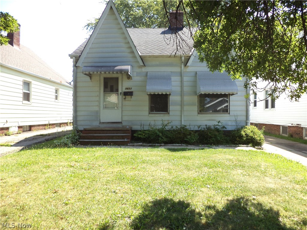 Step into this affordable westside home and enjoy a great convenient location, handy to highways, downtown and shopping.  Rich hardwood floors throughout bring charm and style and the kitchen has been updated with solid wood cabinetry (in 2020).  Add your finishing touches to build equity, while enjoying the three spacious bedrooms, including a surprisingly large 2nd floor space with dramatic vaulted ceilings and storage space, which offers lots of possibilities!  The full basement is ideal as a workshop and extra storage space, but could be finished into additional living space, if desired, The rear deck and wood privacy fence invite backyard barbecues and activities. The one-car detached garage is a bonus (built in 2020).  The home is perfect for a family or an investor looking for a excellent rental property!  Property is being sold "As Is"