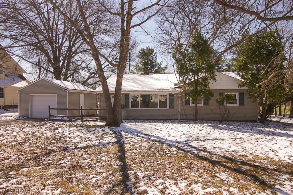25300 Columbus, Bedford Heights - 3 bed 1 bath home! // 

$1150 rent/ $1150 deposit // 
$49 application fee per adult // 
NO SMOKING // 
1 time $129 non-refundable set up fee paid at lease signing // 
Resident required to pay mandatory occupancy permit after reservation fee is placed, directly to the city - $75 // 

$30/month required resident benefit package; can include personal property/liability insurance for an additional $5/month for $35/month total // 

All applicants are required to fill out a PetScreening app, found on our website/app before being processed. Even if you have NO pets - this app must be filled out. 1-2 pets OK w/ approved PetScreening & PetFee (Some breed restrictions apply). 1 time, non-refundable pet fee of $200-300 per animal applies to all pets & must be paid prior to or when you pay your 1st month rent. (No fee for qualified assistance animals) // 

Our app is processed through secure site: Findigs. They require ID & income verification. Without