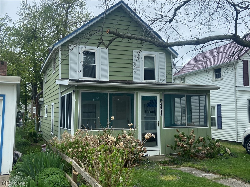 Traditional Summer cottage ready for you to visit to receive some rest and relaxation by Lake Erie. This cottage offers beautiful Lake Erie views and private lake access. Potential for 5 bedrooms and there is plenty room for guests or an option for a seasonal rental property. Schedule your walk through today!