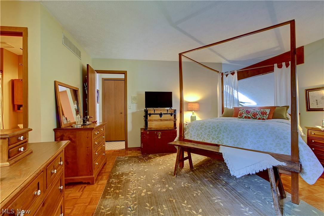 Woods Condos - Residential