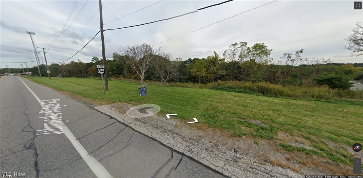 Build Your Dream Home In This Desirable Community. If You Choose, You Can Subdivide This Parcel into Half-Acre sites to Populate This Neighborhood. Drive By. the Parcel To Confirm Construction Ability. (East Of The Intersection Of Johnnycake Ridge And Sheryl Drive).
Land can be subdivided into several 1/2 Acre lots. Bring Your Developers!