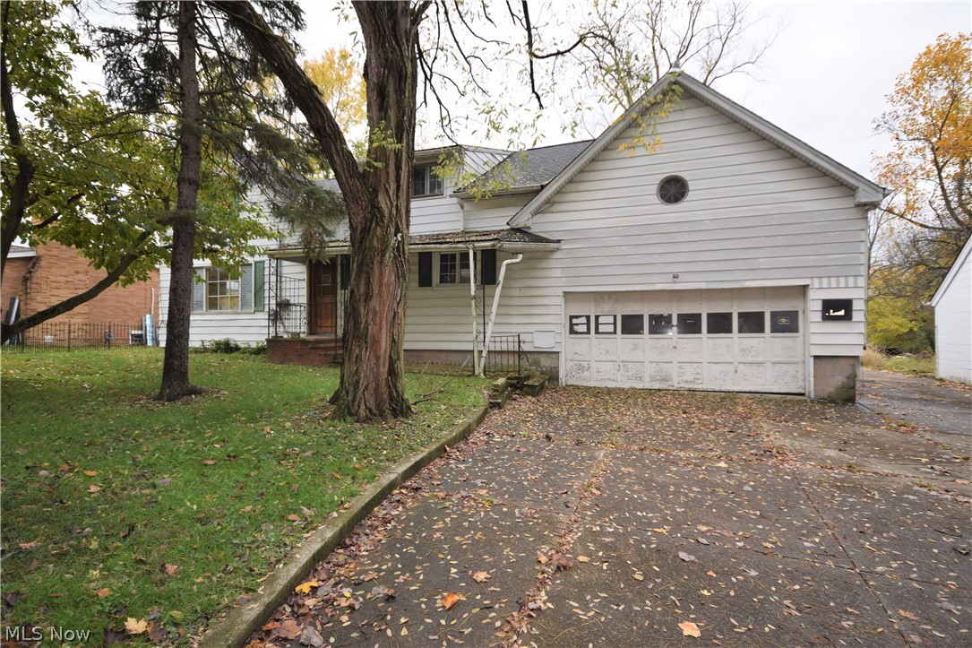 Welcome to 8425 York Rd. in North Royalton. Four bedrooms and 2.5 bathrooms on 2.29 acre.   Great investment opportunity. Currently no electric or plumbing. Must be purchased in combination with 8414 York Rd., a 3-bedroom, 1 bathroom home on 1 acre. also being offered for $125,000 making this offered at a total of $250,000 for two properties totaling over 3 acres.
