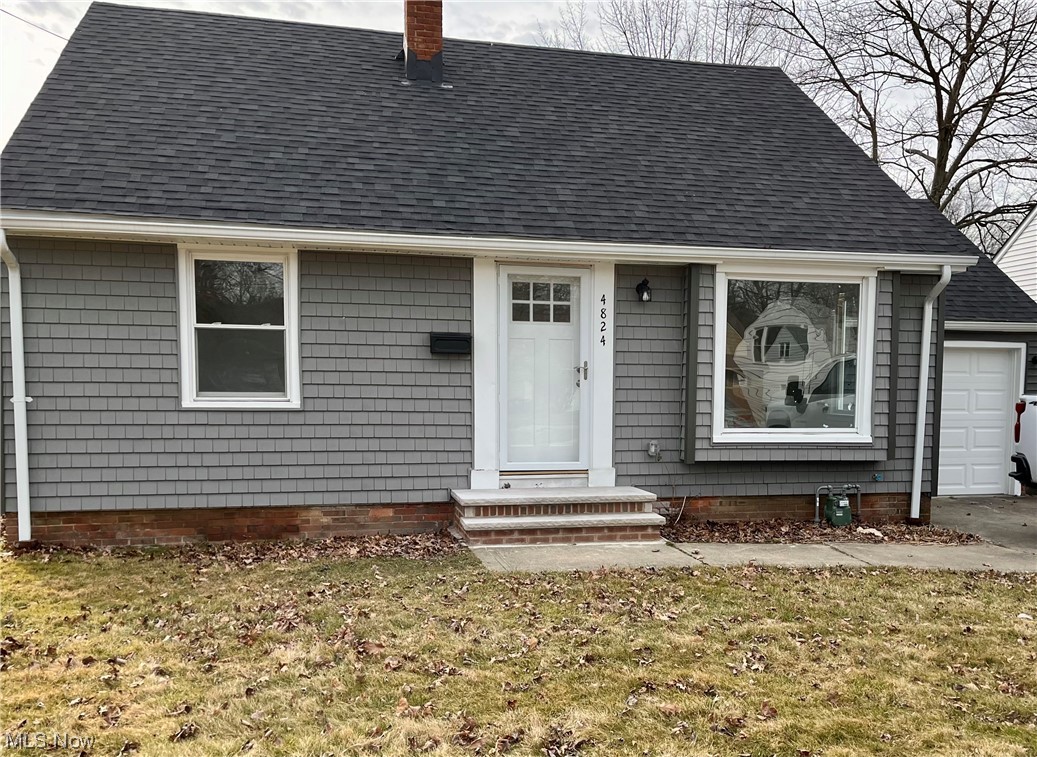 This home has been newly renovated from to to bottom, featuring 3 big bedrooms 1 bathroom and tons of space in the basement with potential to be finished. The newly installed fenced in back yard provides this home with lots of room and privacy at 0.36 acres 

Additionally, this home has a New roof, new vinyl siding, New gutters, new concrete and brick front porch, new garage door, new vinyl windows, all new exterior and interior doors along with grand kitchen sliding patio door. New vinyl fence, new gas lines, new plumbing, new HVAC furnace and air conditioning unit, new electrical system, brand new ductwork, new vinyl and ceramic floor, brand new Samsung kitchen appliances, brand new hood. The house captures the eyes with its cabinets throughout the bath and kitchen.  Ready to move right in !   *Enjoy the all time low property taxes*